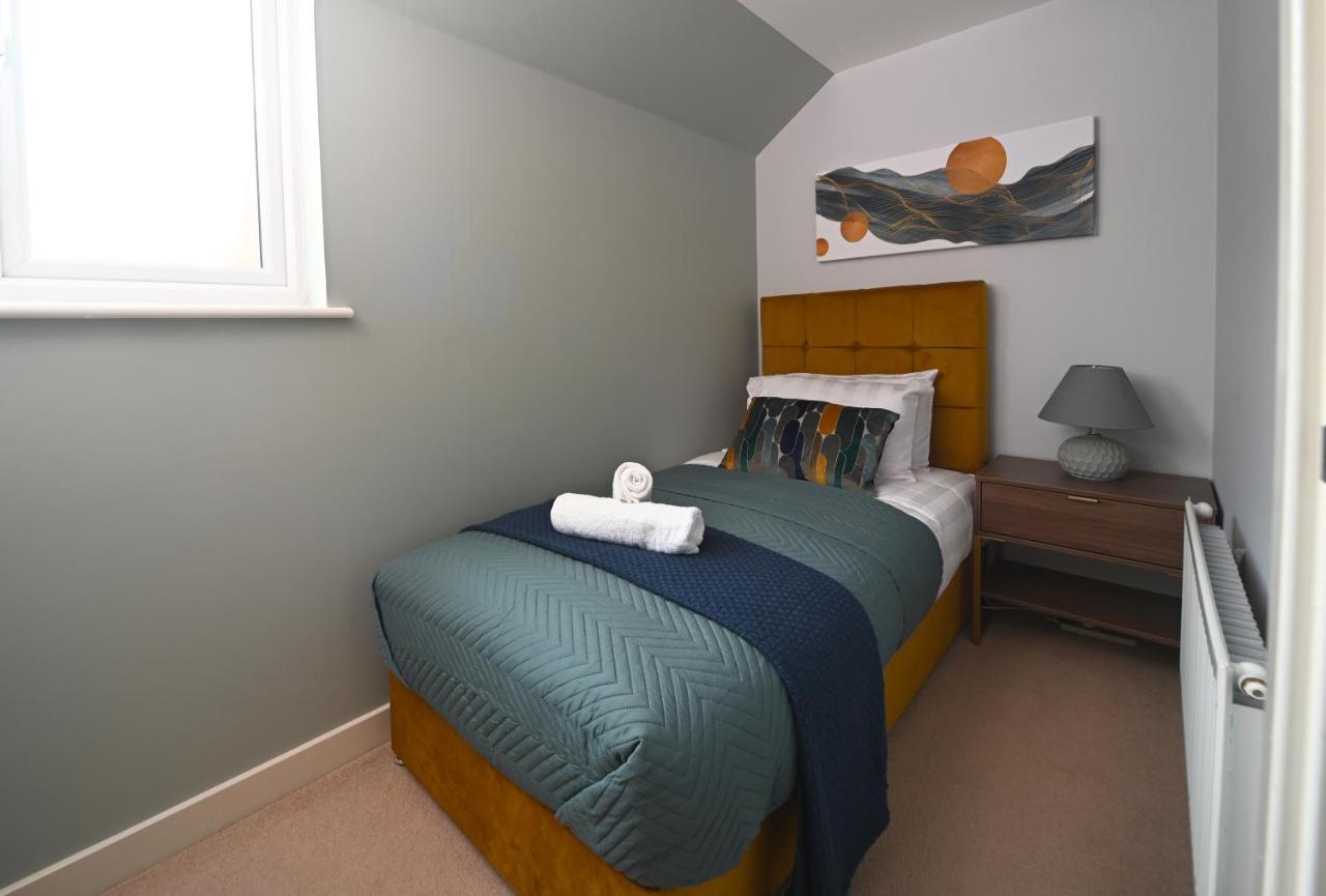 Ideal Coach House Суиндон